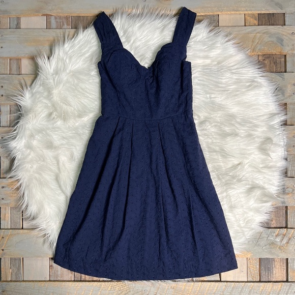 Like New [Lilly Pulitzer] Navy Blue <Cyndi> Eyelet Midi Dress | 00 · XXS - Picture 4 of 16